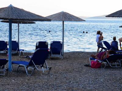 Δεν λέει να υποχωρήσει η ζέστη - Φεύγουν...