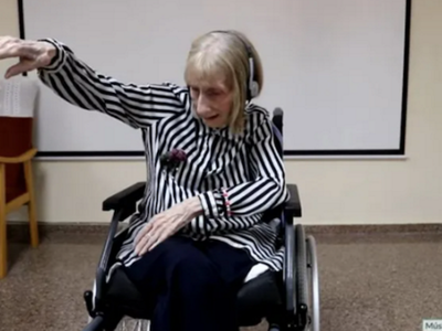 Μπαλαρίνα με Αλτσχάιμερ ακούει τη «Λίμνη...