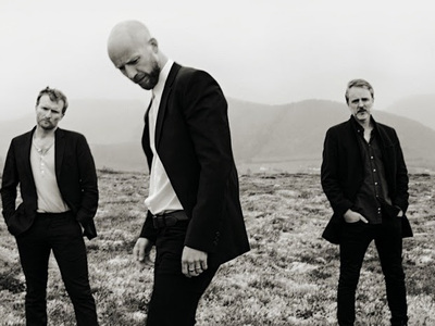 Madrugada:  "Nobody Loves You Like I Do"