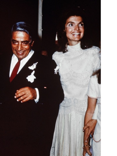 1968: Το νυφικό Valentino της Τζάκι στο ...