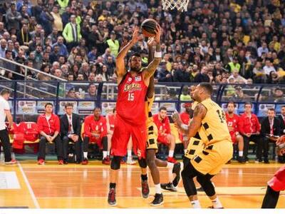 Mπάσκετ: Νίκη και πρωτιά για Ολυμπιακό