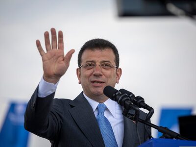 Νέο μήνυμα Ιμάμογλου: «O Eρντογάν παρασύ...