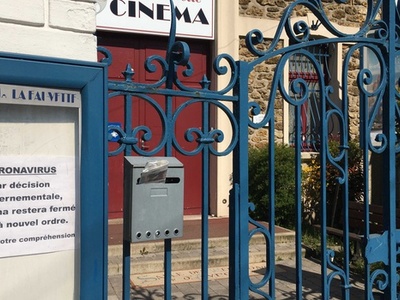 Κλείνουν σινεμά και θέατρα στη Γαλλία γι...