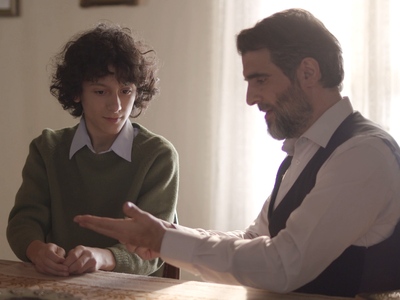 Άγριες Μέλισσες: Αυτός είναι ο 13χρονος ...