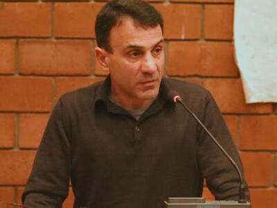 Oικονομολόγος Κώστας Λαπαβίτσας: Λένε ψέ...