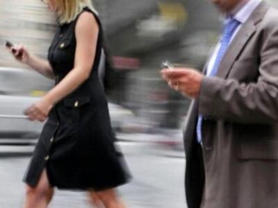 Tο κινητό τηλέφωνο κάνει τους ανθρώπους ...