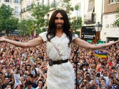 Η Κοντσίτα στο gay pride της Μαδρίτης - ...