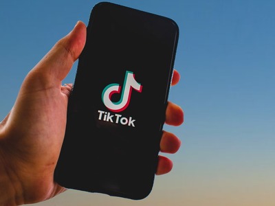 TikTok: Τι σημαίνει πρακτικά η απαγόρευση στις ΗΠΑ