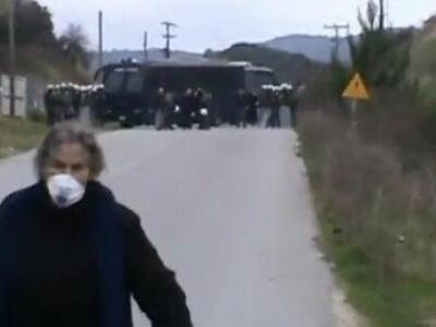 Το τραγούδι που είπε η γιαγιά που στάθηκ...