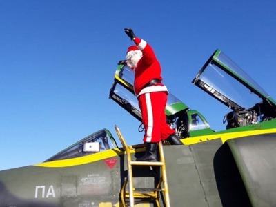 Με αεροσκάφος της Πολεμικής Αεροπορίας π...