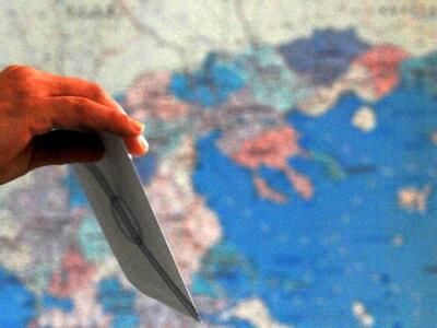 Εκλογές 2015: Άνοιξαν οι κάλπες - Όλα όσ...