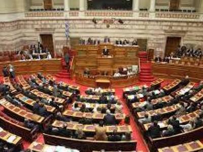 Οξύτατο επεισόδιο στη Βουλή ανάμεσα σε Π...