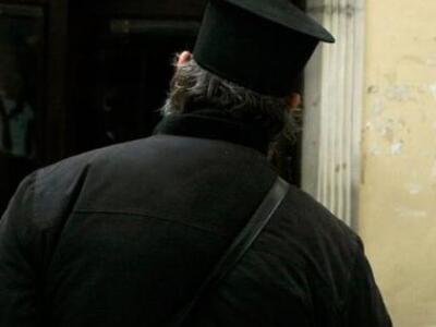 Ο «μαιμού» ιερέας... Μάξιμος που εξαπατά...