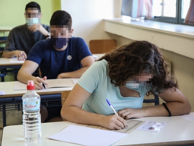 Άγχος και απρόοπτα την πρώτη μέρα των Πανελλαδικών