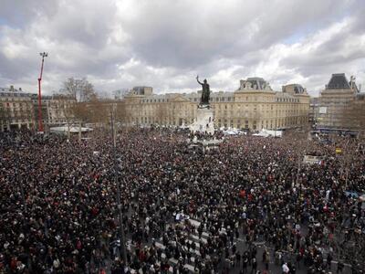Γαλλία: Αποσύρθηκε από τον προεκλογικό α...