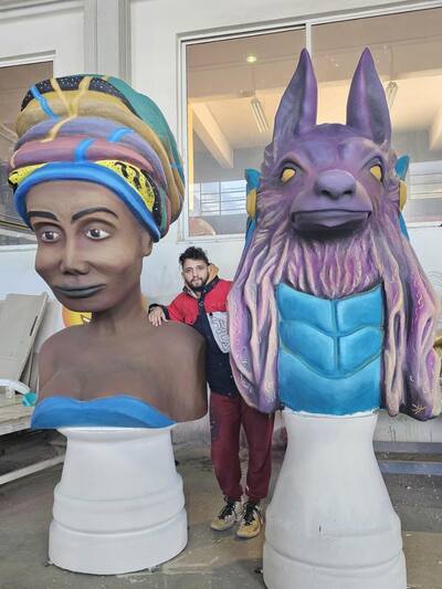 Κατασκευές (πιόνια) του Νίκου Λιβάνη που...