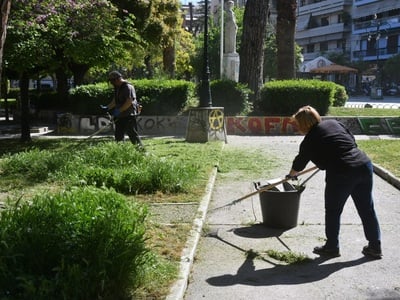 Πάτρα: Συνεχίζονται με αμείωτο ρυθμό οι εργασίες καθαρισμού, κουρέματος γκαζόν και κλαδέματος