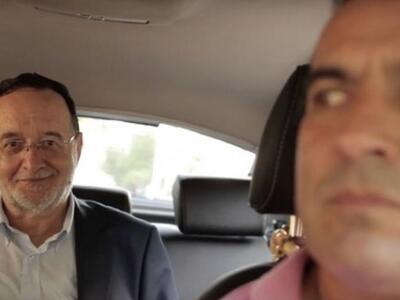 Ο Λαφαζάνης μπαίνει στο ταξί και πάει......
