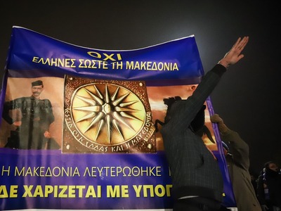 Θεσσαλονίκη: Νεαρός χαιρετά ναζιστικά στ...