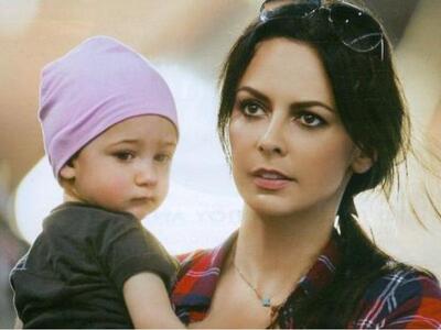 Η Μπέτυ Μαγγίρα με την κόρη της παρακολο...