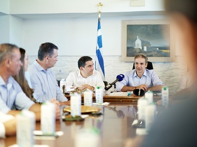 Μητσοτάκης από Σκιάθο: Κλείνουμε τα αφτι...