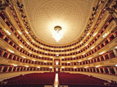 Ιταλία: Απολύθηκε ταξιθέτρια στη Σκάλα τ...