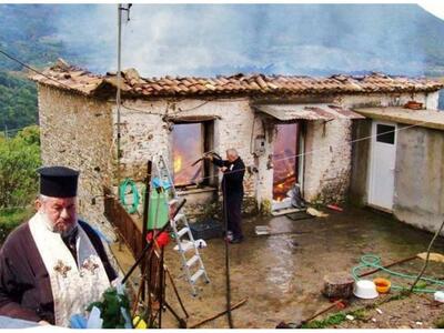 Φιγαλεία: Στο πλευρό του ιερέα που κάηκε...