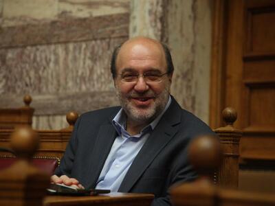 Τρύφωνας Αλεξιάδης από την Πάτρα: Η ρύθμ...