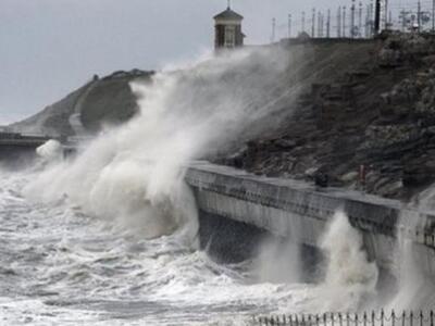 Ο τυφώνας Gonzalo χτυπά τη Βρετανία – μι...