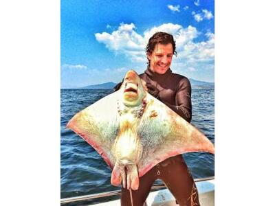 Δείτε τον Σάκη Ρουβά να ψαρεύει...σαλάχι