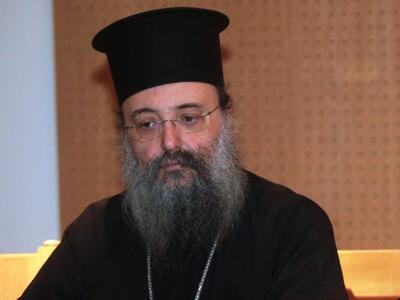 Ο Μητροπολίτης Πατρών Χρυσόστομος ευχαρι...