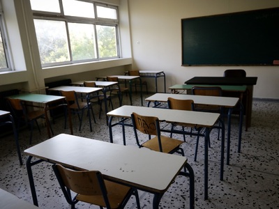 Ζάκυνθος: Κλειστά τα σχολεία και οι παιδ...