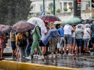 Καιρός: Βροχές και καταιγίδες στις περισ...