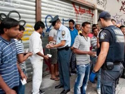 Πάτρα: Μαζικές προσαγωγές μεταναστών απο...