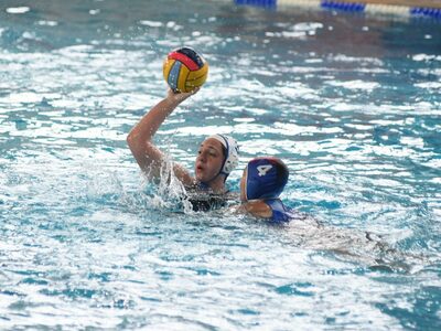 Δυο αθλήτριες της ΝΕΠ σε καμπ των προεθν...