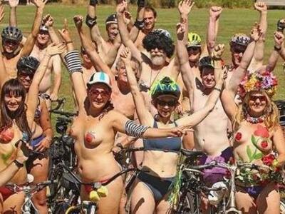 Μελβούρνη: Έβγαλαν τα ρούχα τους και το ...