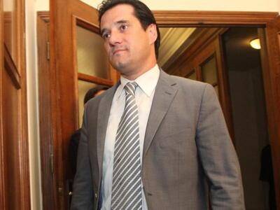 Επίθεση αντιεξουσιαστών στον Άδωνι Γεωργιάδη 