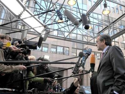 Σαμαράς: «Αγώνας να σηκωθεί η Ελλάδα στα...