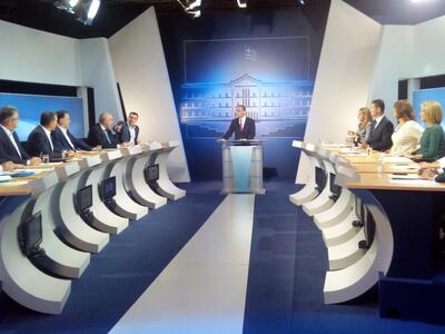 Το dress code του Ντιμπέιτ - Τα κομψά τα...