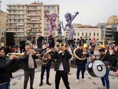Πάτρα-Τσικνοπέμπτη: Το κέντρο πήρε φωτιά...