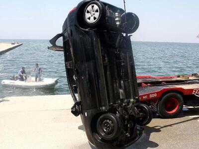 Έπεσαν με το αμάξι τους στη θάλασσα και ...