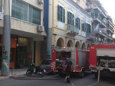 Πάτρα – ΤΩΡΑ: 'Εσβησε η φωτιά σε σπίτι σ...