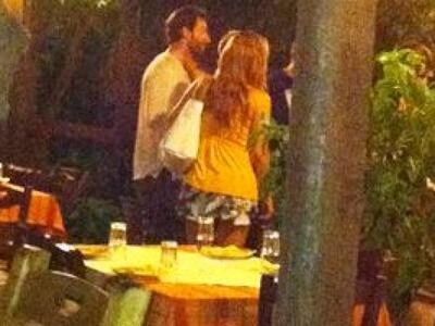 Ο Μπουγιούρης με ξανθιά συνοδό στην Επίδ...