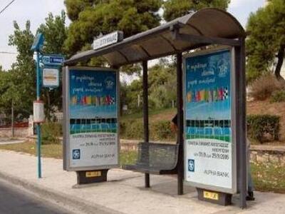 Ι.Χ. "καρφώθηκε" σε στάση λεωφ...