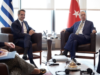 Σε εξέλιξη η συνάντηση Μητσοτάκη - Ερντο...
