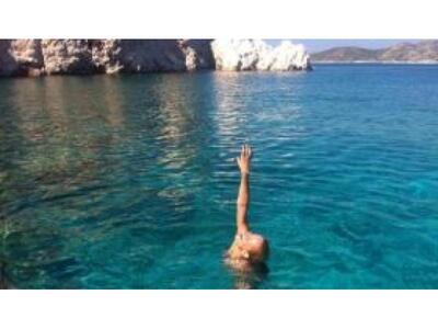 Με πολυτελές σκάφος και φιλική της παρέα...