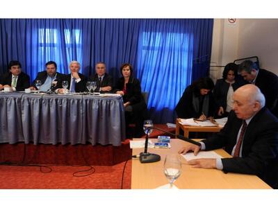 Ο Περιφερειάρχης Πελοποννήσου διεκδικεί ...