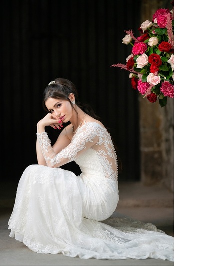 Δαντελένιο νυφικό Demetrios με έναν ώμο ...