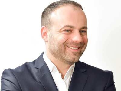 Η κοινωνία βουλιάζει στα χρέη εν μέσω οι...