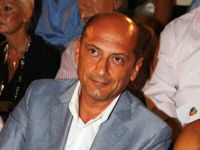 Στηρίζει Μαντούβαλο ο Καρατζαφέρης 